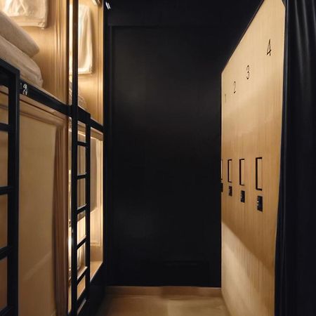 Westay Capsule Hostel Dubai Eksteriør billede